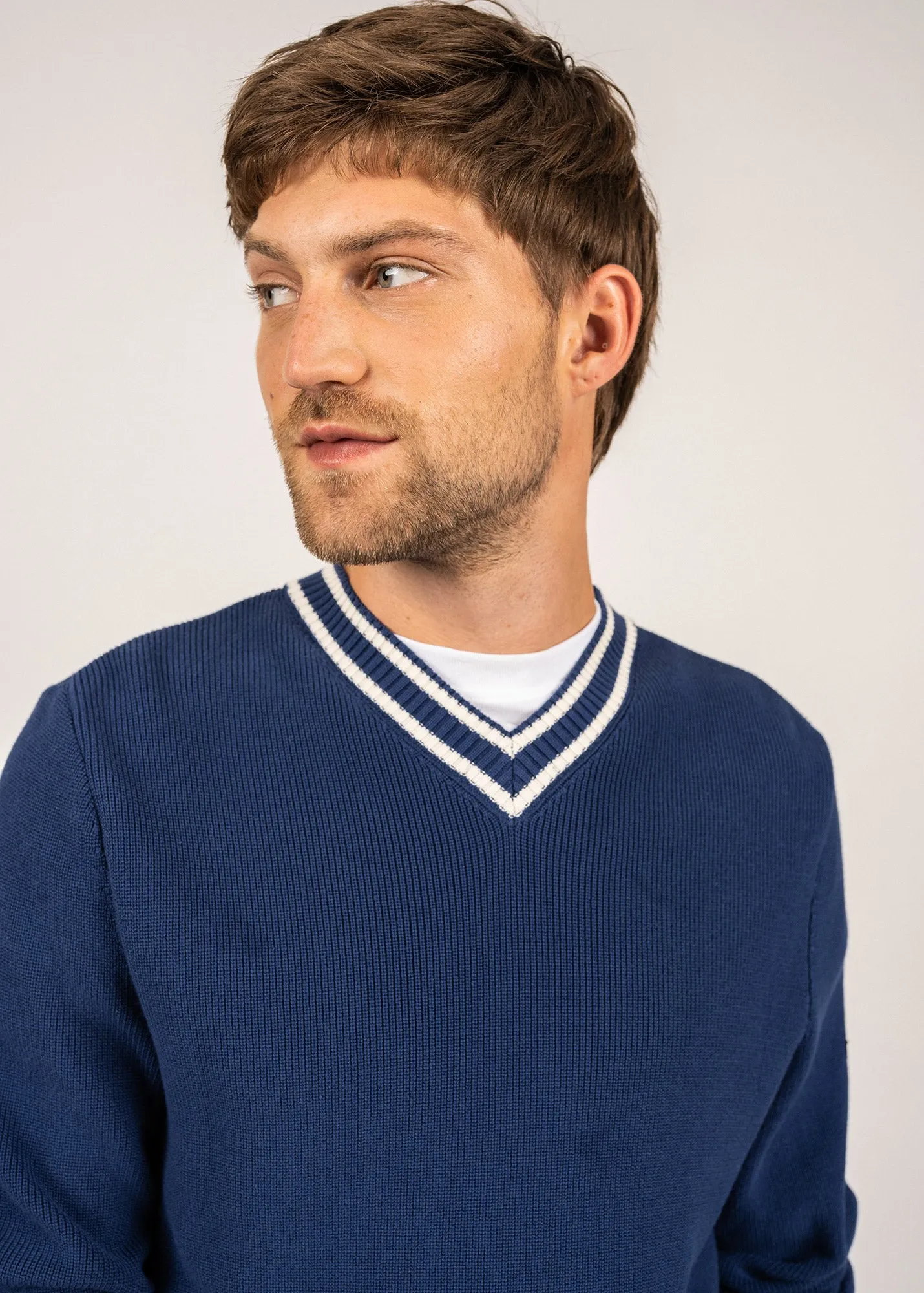 Tréguier V neck jumper - in cotton (INDIGO/ECUME)